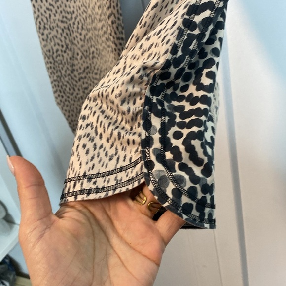 LULULEMON - Leopard Print Crop Leggings - size 8 - 18in inseam - Picture 3 of 5